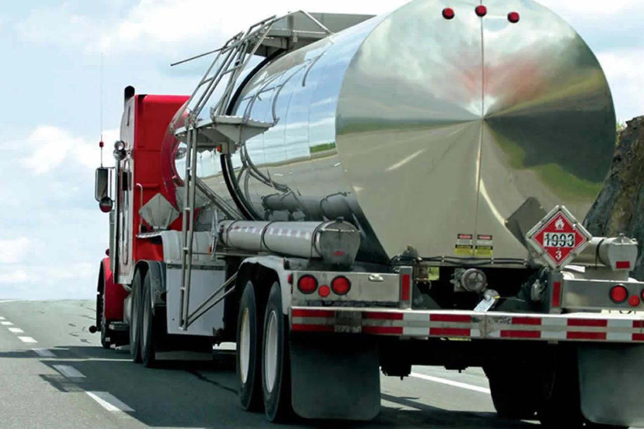 Inspección de Vehículos que Transportan Materiales Peligrosos